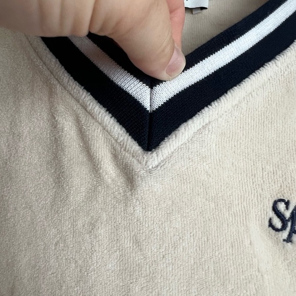 Sporty and Rich Italic Logo Embroidered V-Neck Tee - Cream/Navy - Picture 5 of 10